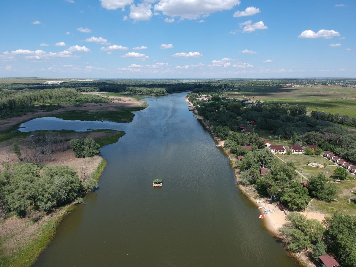 Сплав на плоту по реке