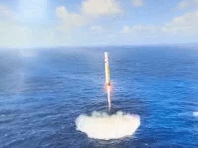 Насколько я понимаю, задумывалась посадка на платформу, но ступень "промахнулась".