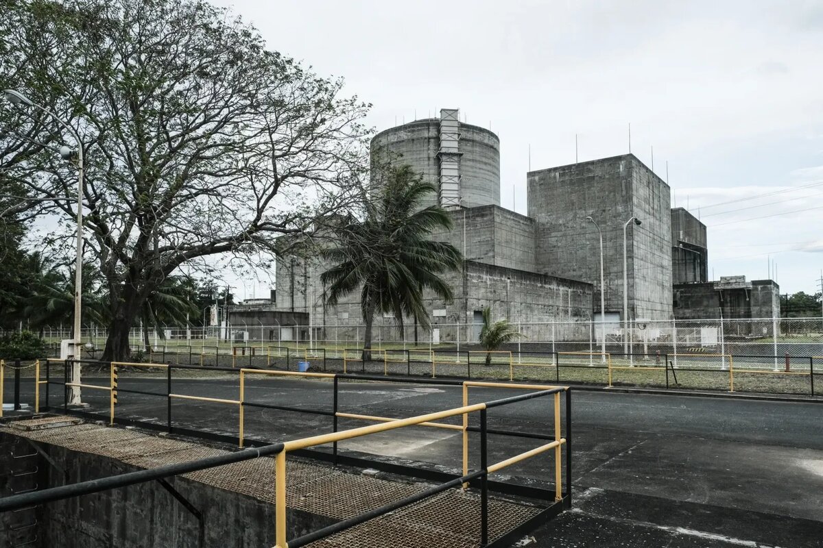    Законсервированная АЭС «Батаан» с двумя энергоблоками Westinghouse ,