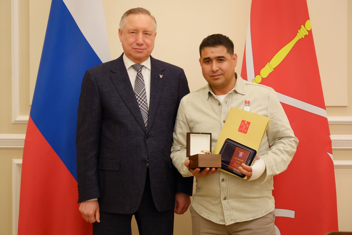    Беглов наградил дворника