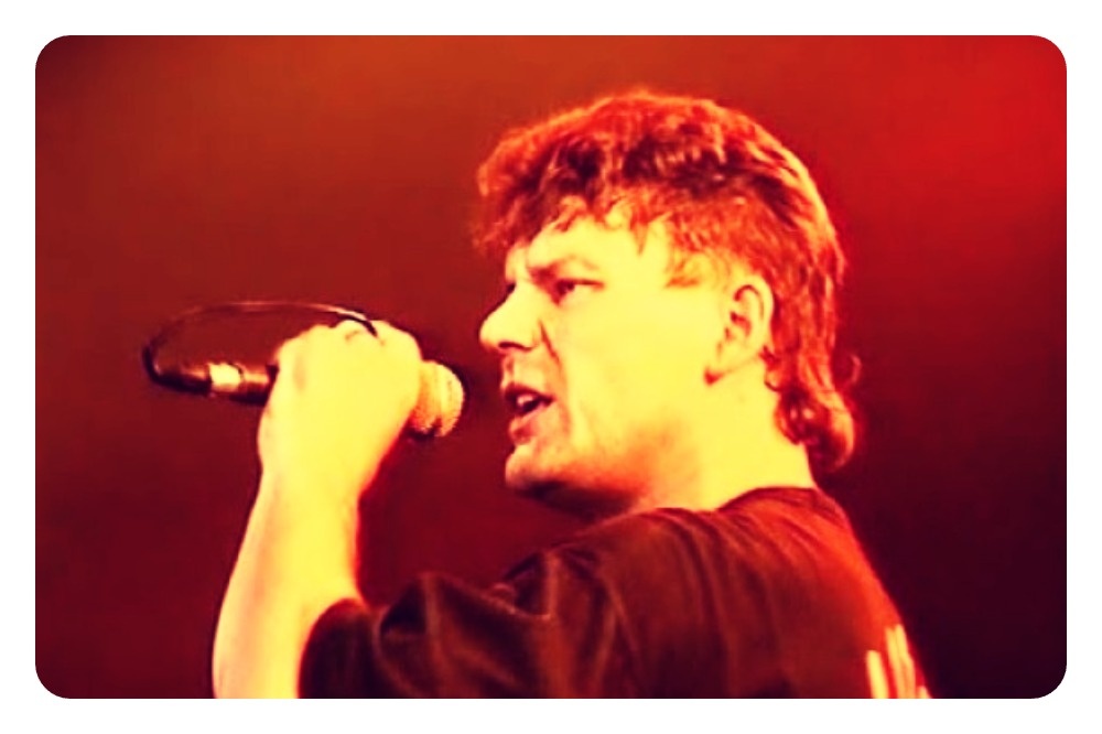 История о том, как старая, разбитая в аварии «Ява» стала крестным отцом двух знаковых альбомов «Сектора Газа». «Ядрёна вошь» и «Зловещие мертвецы»