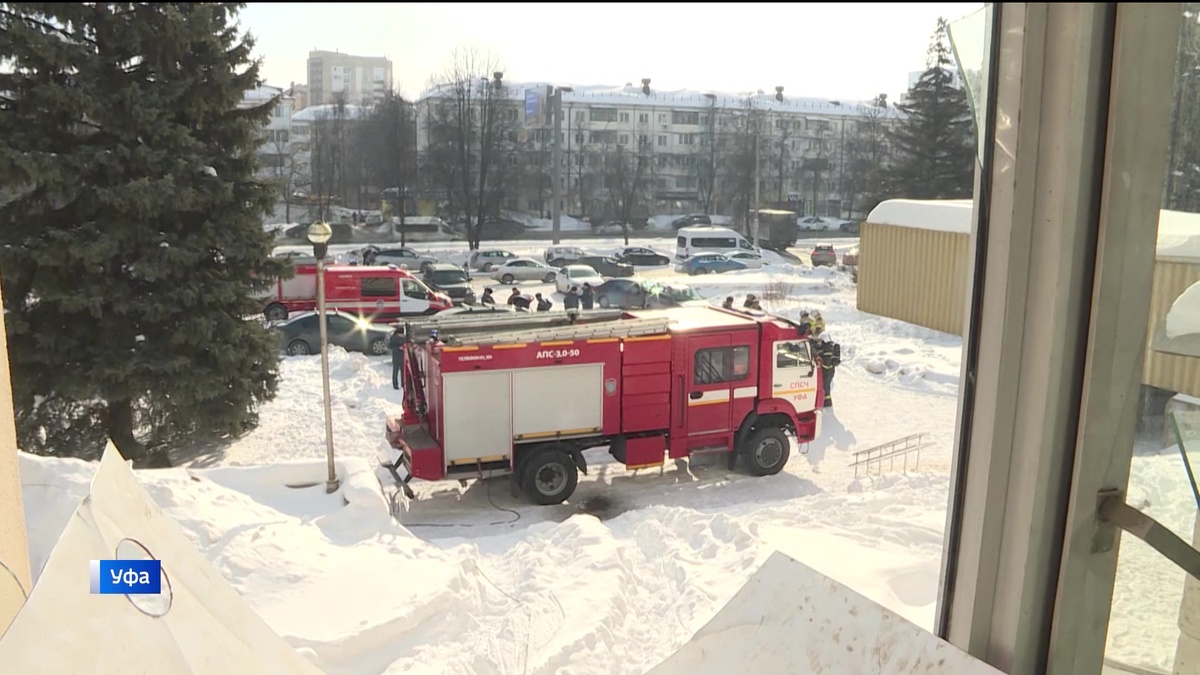    Заброшенное здание в Уфе стало полигоном для масштабных учений пожарных
