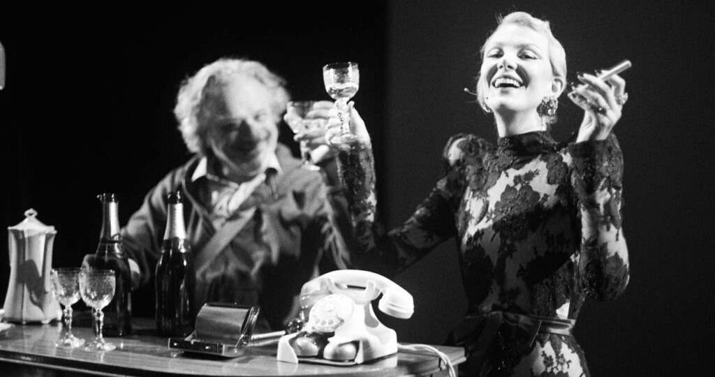 Рената Литвинова показала новые фото на фоне сугробов в Москве