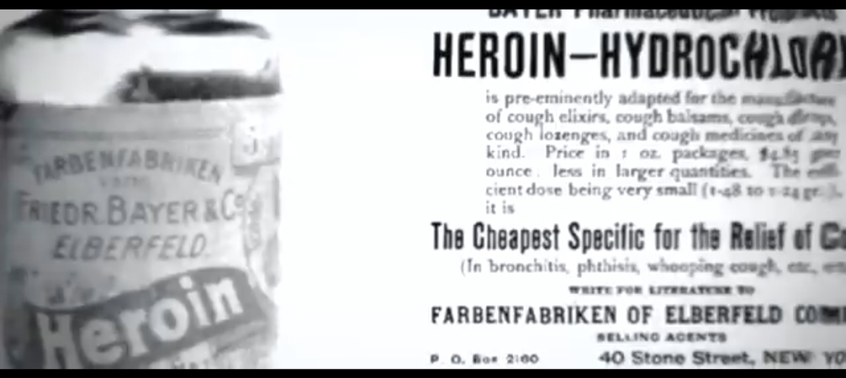 Оригинальная рекламная вывеска лекарства “Heroin” от компании Bayer. Шрифт начала XX века, обещающий быстрое излечение.