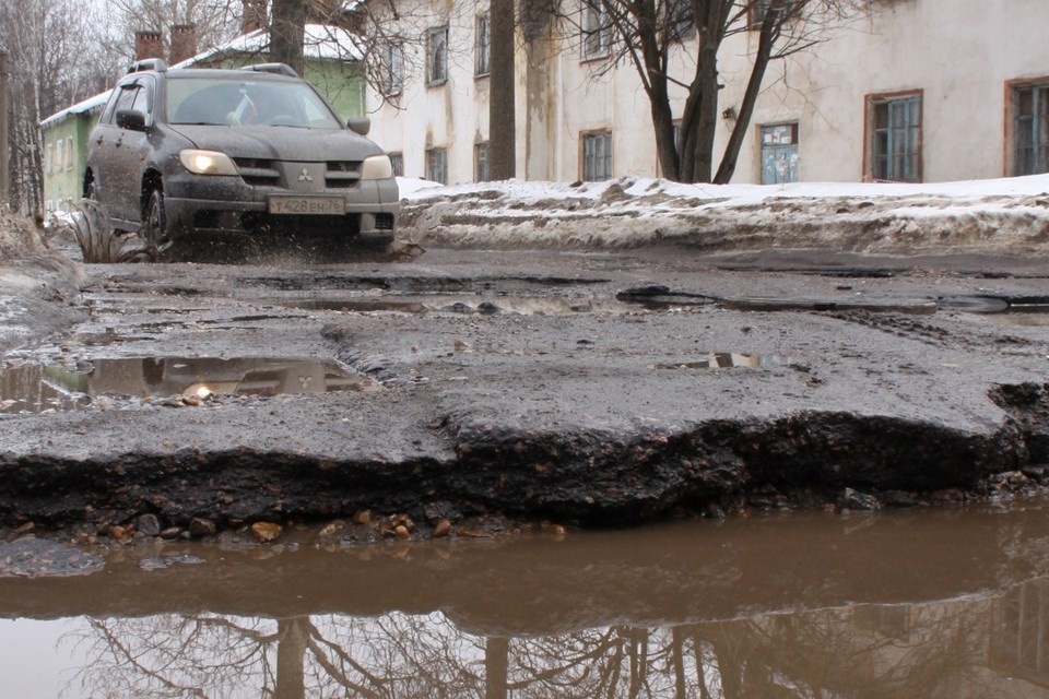    Ремонт дорог в Ростовской области должен завершиться до 1 апреля. Елена ВАХРУШЕВА