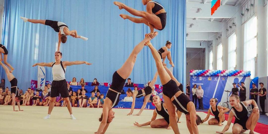 Соревнования по спортивной акробатике в честь 85-летия Василия Литвинова проходят в Воронеже