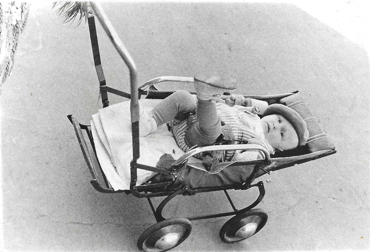 "Сын в коляске". 1960 год. Фото: В.Скворцов.