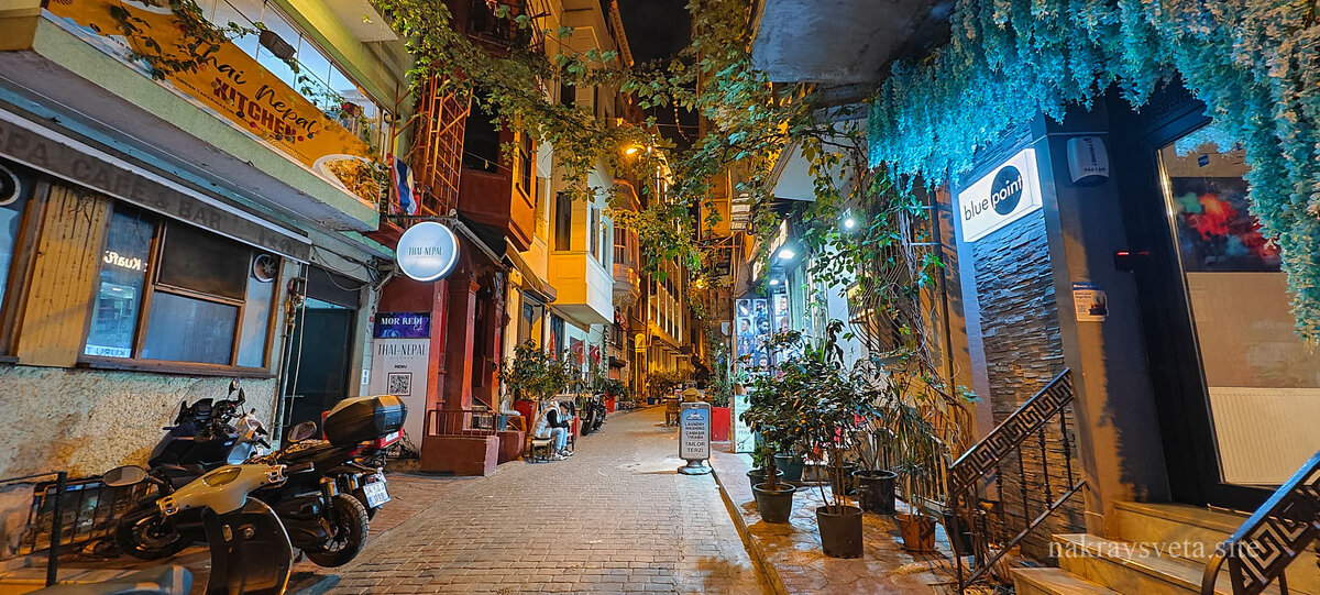 Где-то здесь прячется Mukarnas Taksim Hotel