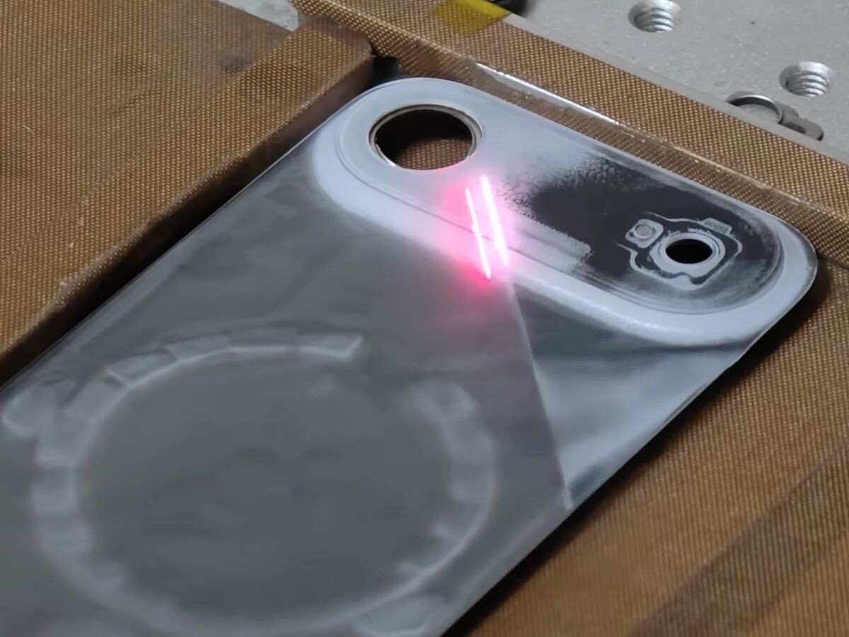    Блогер сделал «прозрачный» iPhone Air с физической SIM-картой [ВИДЕО]