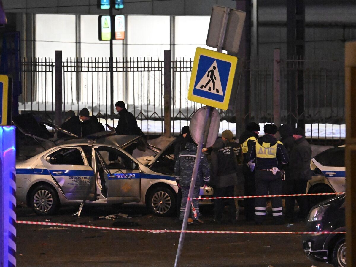    Обстановка на месте взрыва служебного автомобиля Госавтоинспекции на площади Савеловского вокзала | © РИА Новости / Алексей Майшев