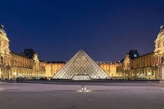    Макрон принял отставку директора Лувра (фото: Wikimedia Commons / Benh LIEU SONG)