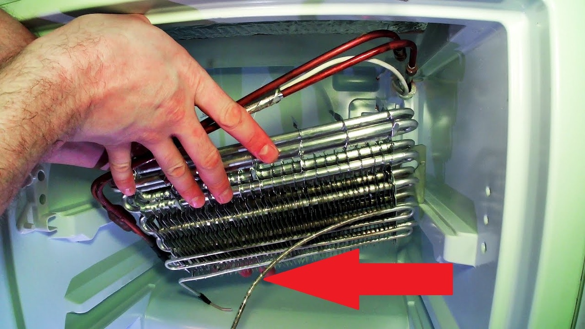 Нагревательный элемент (ТЭН), встроенный в испаритель холодильника с системой No Frost