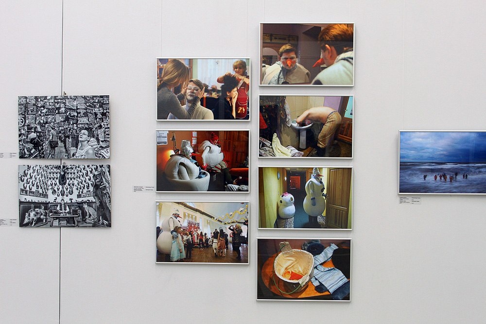 Листайте галерею проектов. Проект Геннадия Филипповича "Из жизни снеговика" на Балтийской биеналле фотографии-2013 https://vk.com/photo-25104247_310543847