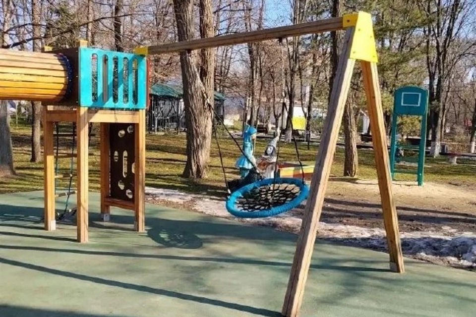    После критики в соцсетях в ростовском парке починили качели. Фото: телеграм-канал Управления культуры Ростова-на-Дону