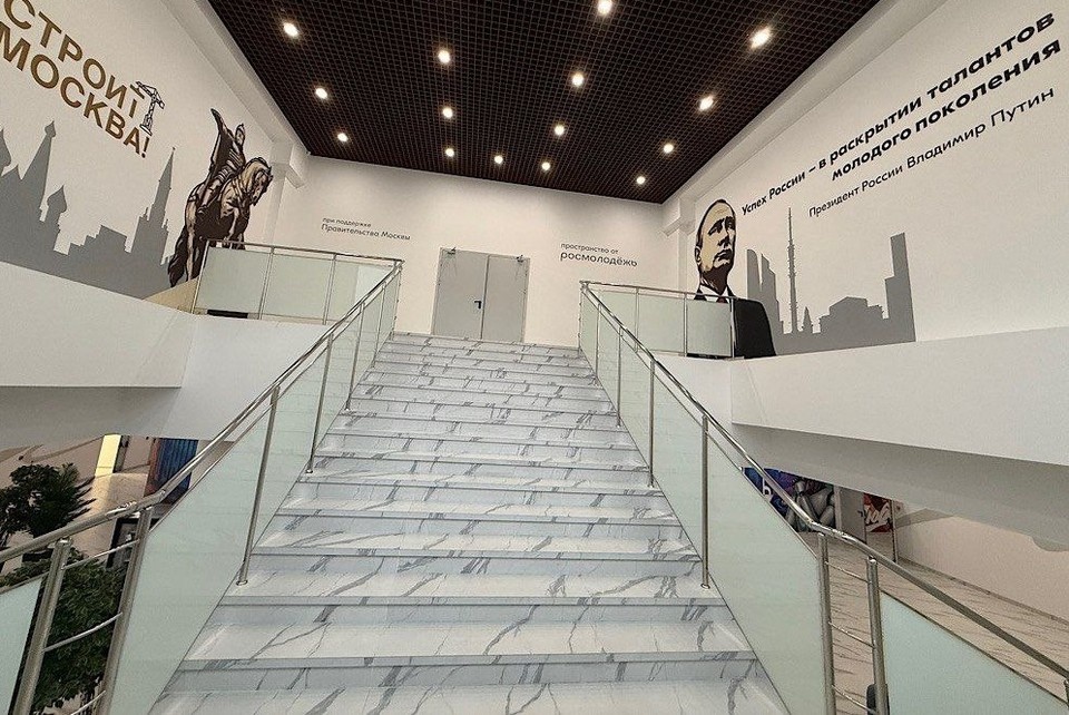    Участие в олимпиаде «Я - профессионал» помогло студентке развить новые компетенции и получить стажировку в молодежном центре «30/09». Фото: ТГ/Пушилин