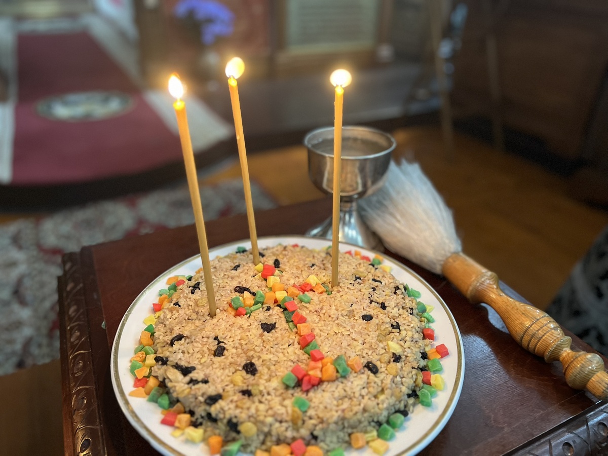 Фото взято здесь:https://vologda-mitropolia.ru/news/liturgiju-prezhdeosvjashhennyh-darov-i-osvjashhenie-koliva-v-kirillo-belozerskom-monastyre-sovershil-mitropolit-savva/