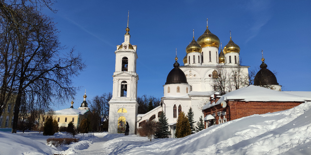 Дмитровский кремль - керамические иконы, ледяные скульптуры и заснеженная пешеходная улица