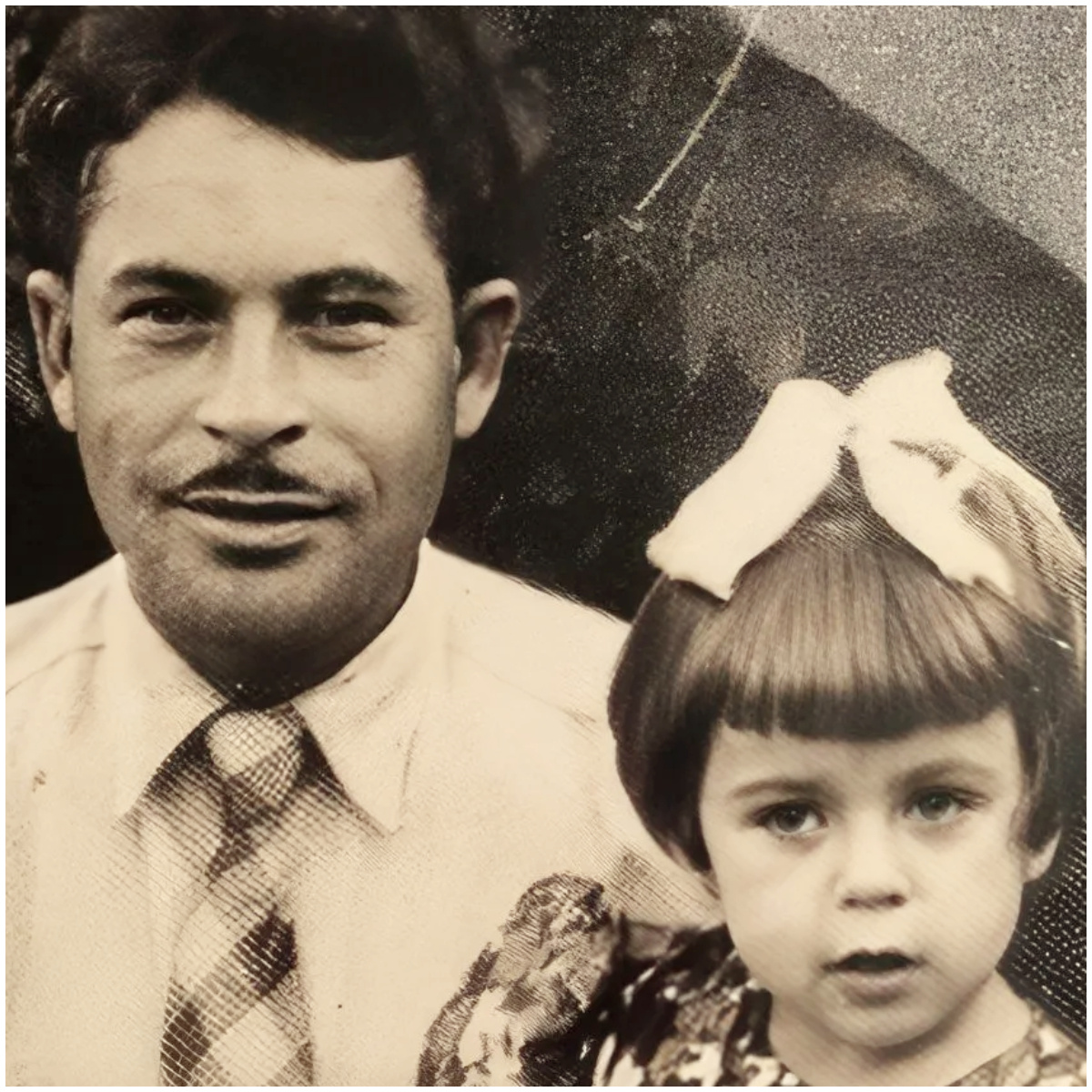 Маленькая Любовь Успенская с папой Залманом Сицкер