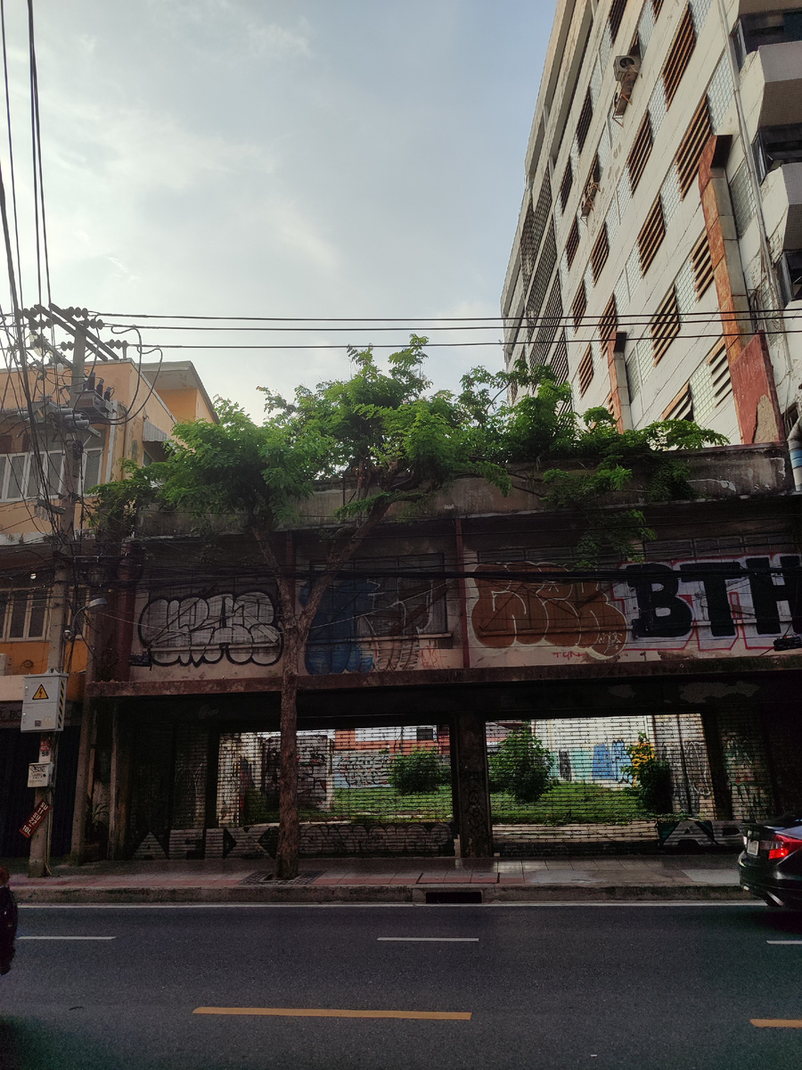 Покидать КЛ мне было немного печально - так всегда бывает, когда приходится уезжать из мест, которые мне понравились. Благо, впереди ждëт ещë больше понравившийся мне чуть раньше Бангкок! 