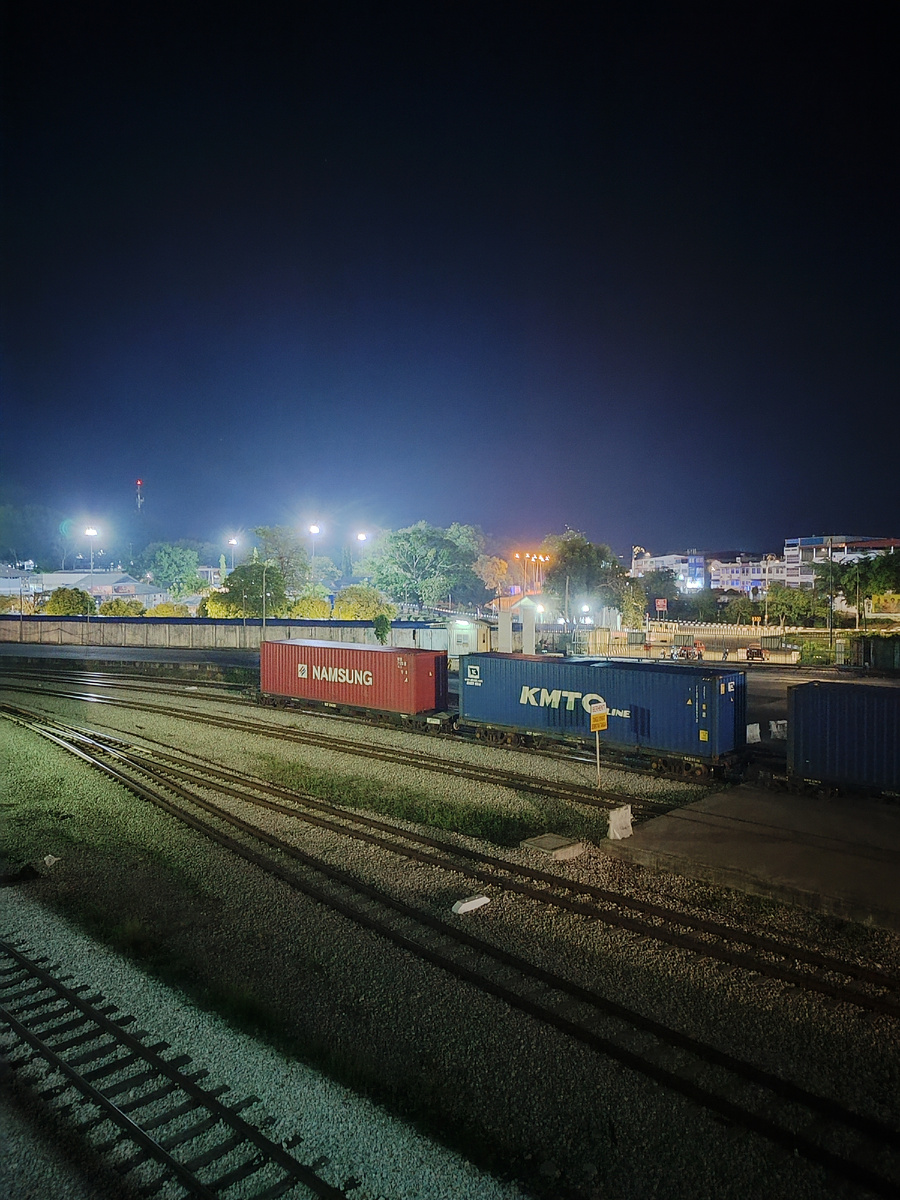 Ах, манящий Паданг Бесар с твоими продуктовыми магазинами и обещанием ночлега! Ты так близко, но тебя не достать. 