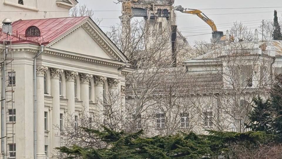 🏚 Демонтаж бывшего штаба Черноморского флота в Севастополе