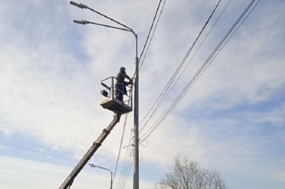    Работы проводились в разных частях города. Фото: Администрация Мариуполя