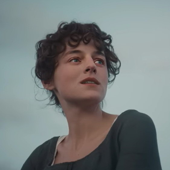     Эмма Коррин встречает Джека Лаудена в трейлере «Гордости и предубеждения»