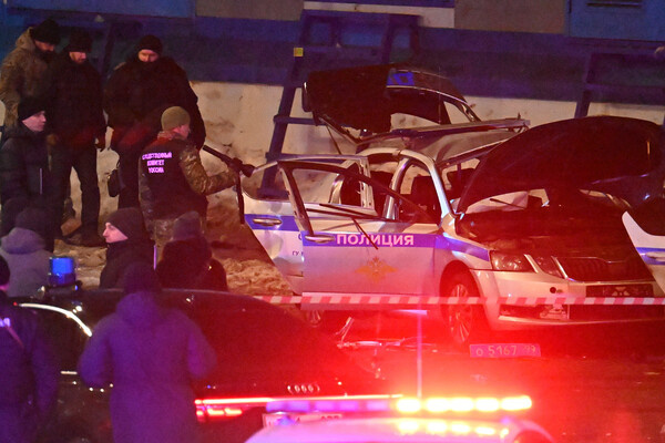 Обстановка на месте взрыва служебного автомобиля Госавтоинспекции на площади Савеловского вокзала, 24 февраля 2026 года / Алексей Майшев/РИА Новости/«Первый канал»   📷