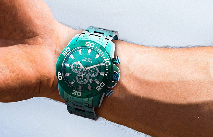 Часы наоборот./ Фото: invictastores.com