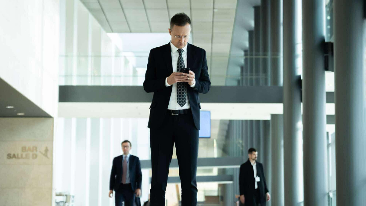    Петер Сийярто