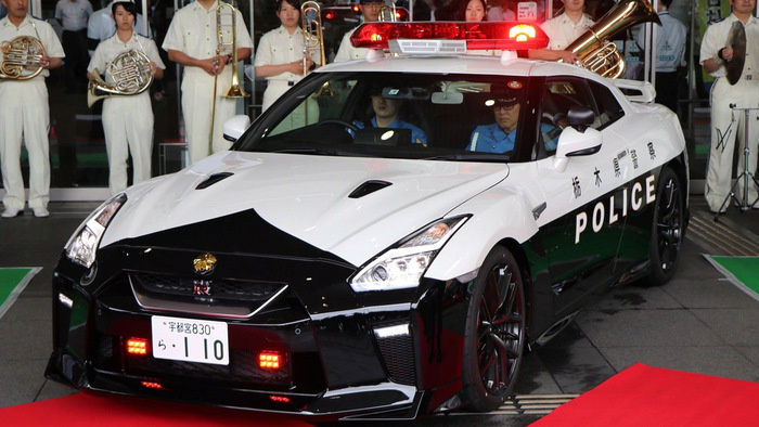 Полицейская модель Nissan GT-R может разогнаться до 330 км/ч. Фото: drive2.ru
