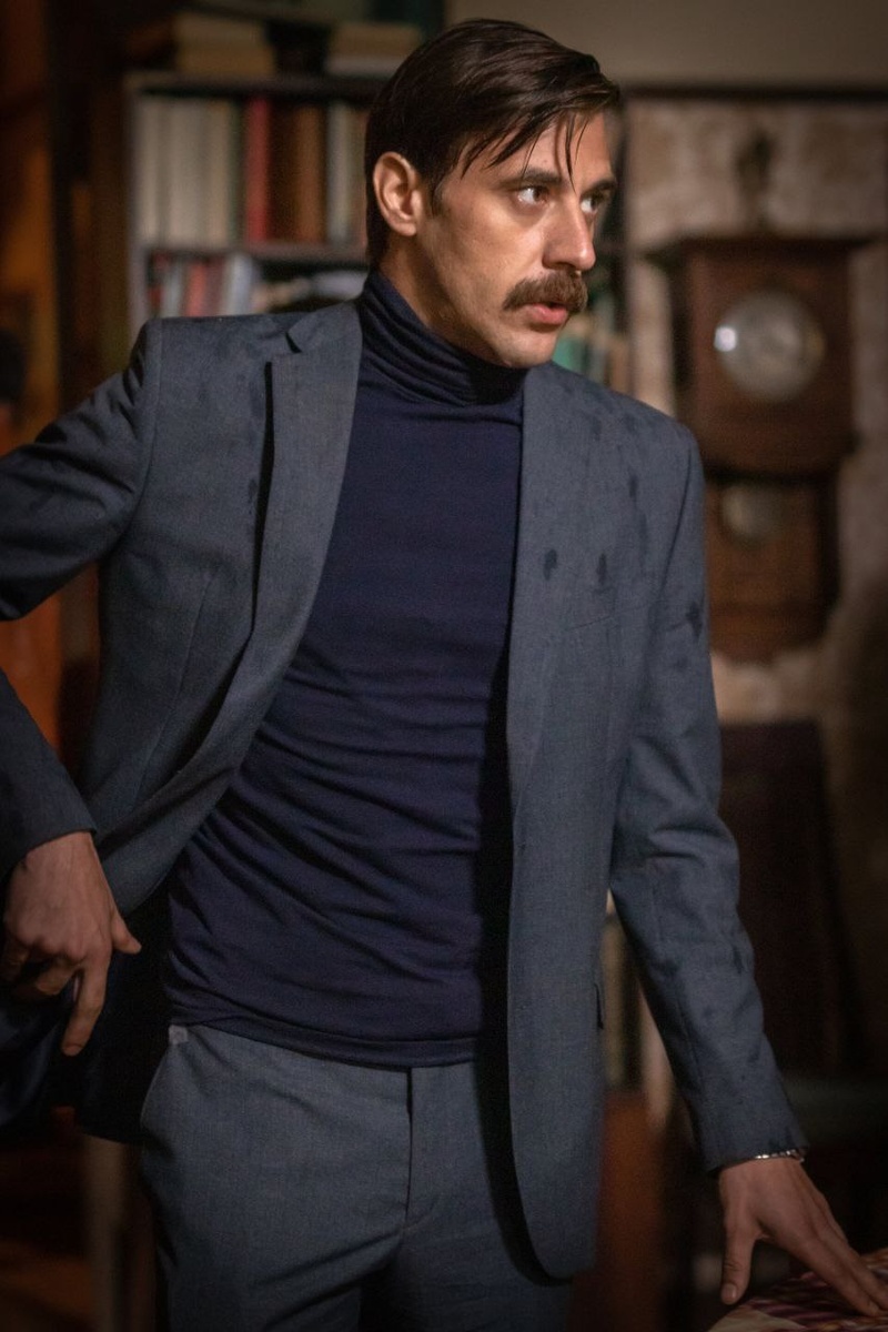 Кадр из сериала "Душегубы". Спокойный, внимательный и упрямый профессионал.