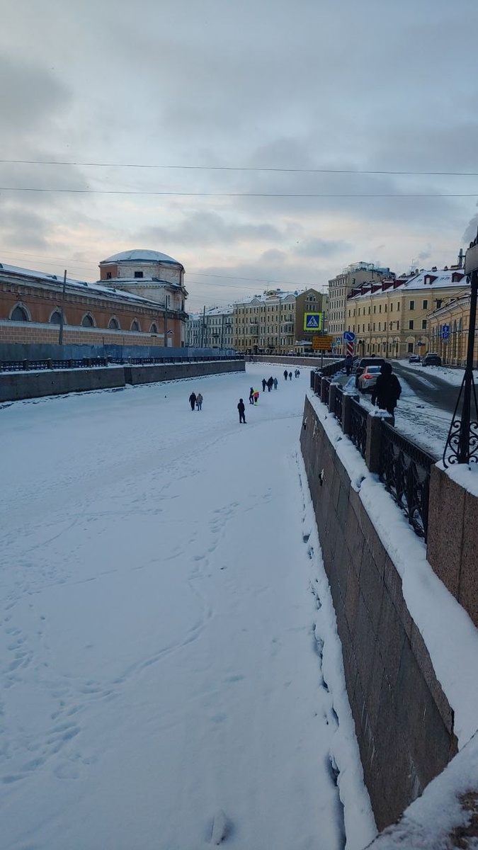 Гуляние по рекам и каналам Санкт-Петербурга в феврале