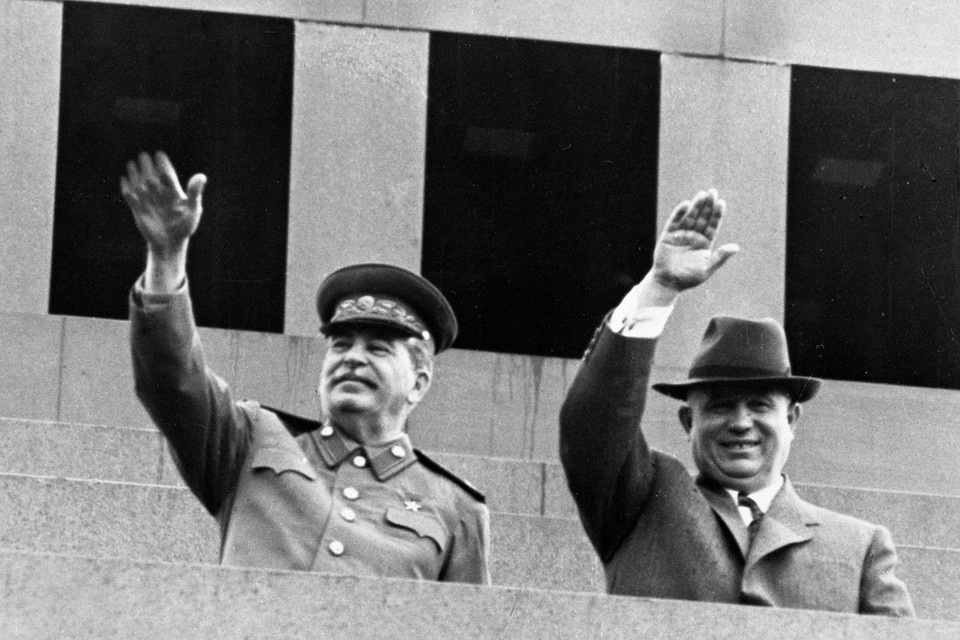    Историки напоминают: Хрущев (справа) был соучастником репрессий, но потом свалил все на Сталина. РИА Новости