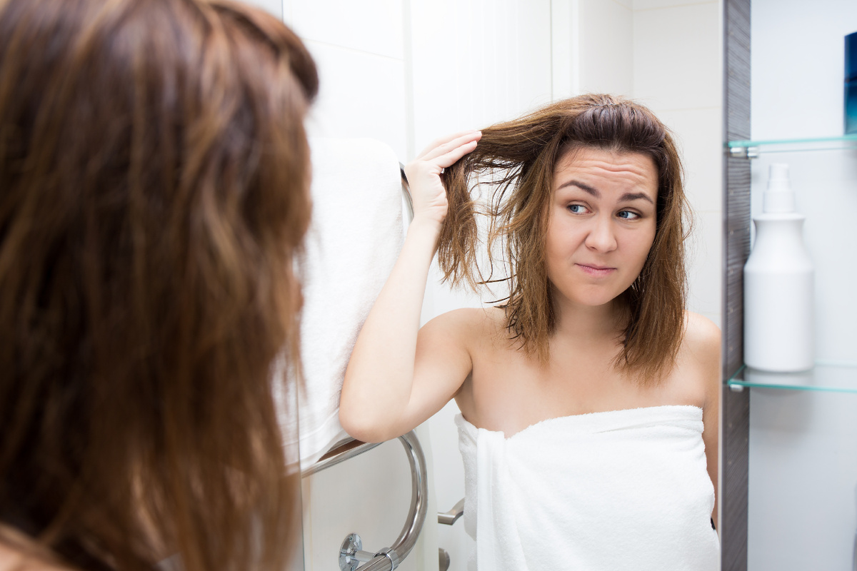 Признаки и симптомы влияния этанола на волосы (источник изображения: freepik.com)