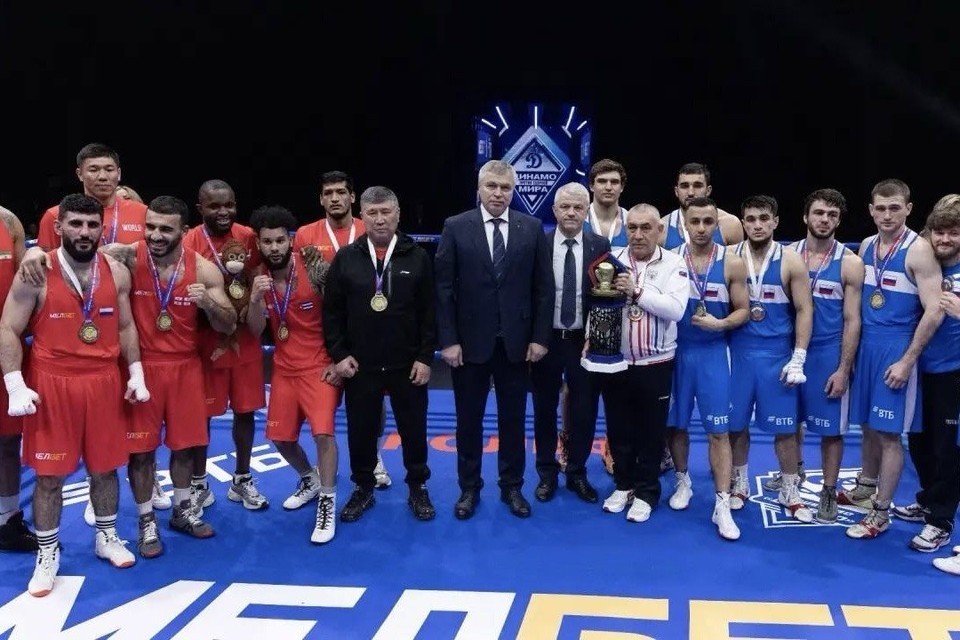    Полицейский из Иркутска победил двукратного чемпиона Азии на международном ринге. Фото: Федерация бокса России.