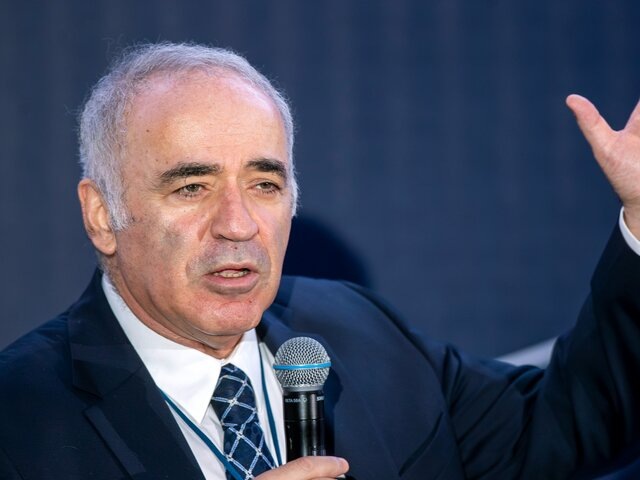    Фото: AP Photo/Mindaugas Kulbis (Гарри Каспаров признан в РФ иноагентом, включен Росфинмониторингом в перечень экстремистов и террористов)