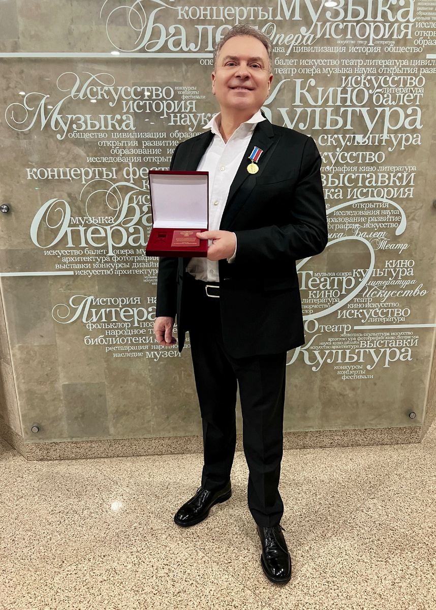 Александр Добронравов