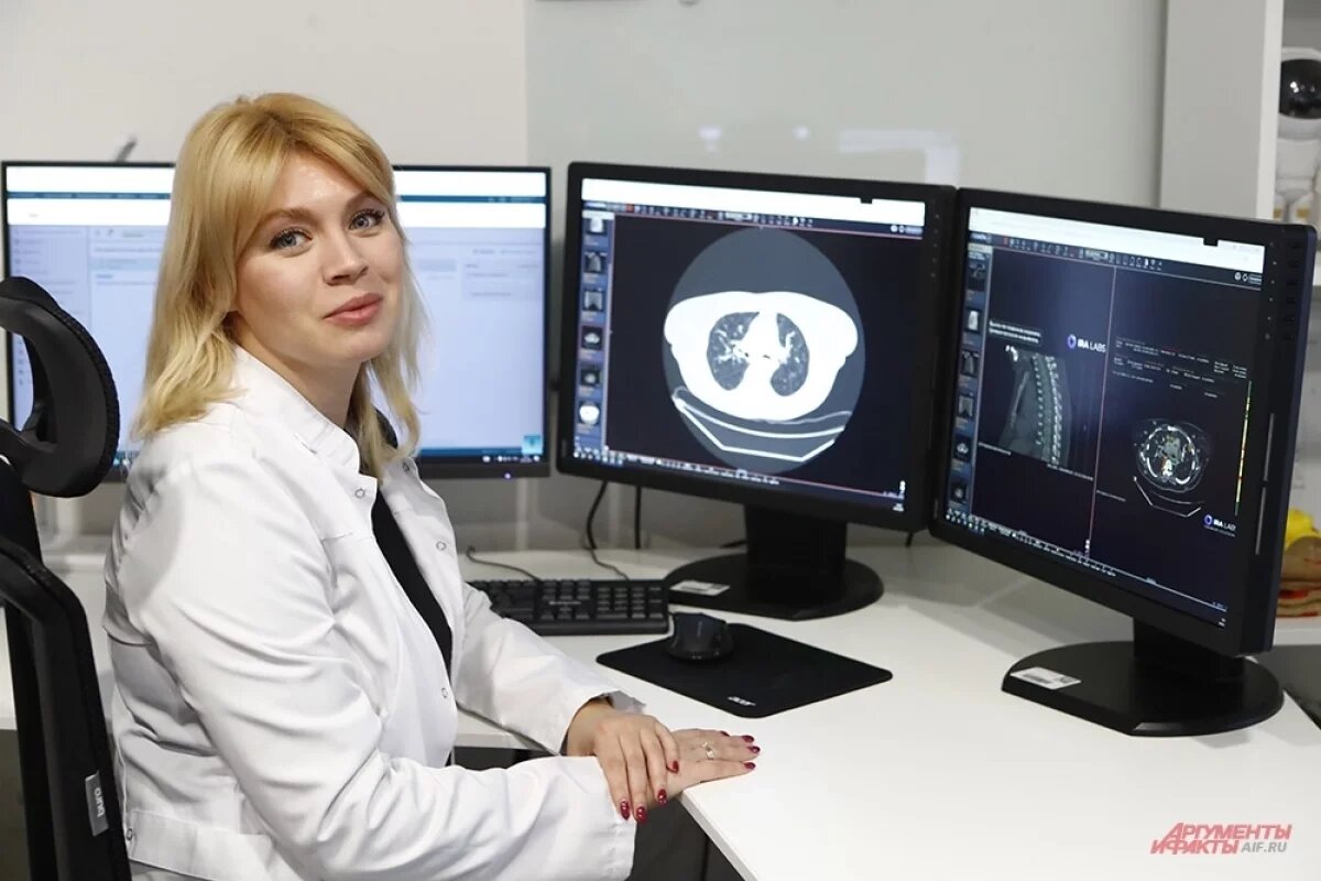    Рентгенолог Ольга Капралова сначала сама выносит вердикт, изучив снимки, а после сверяет результат с ИИ.