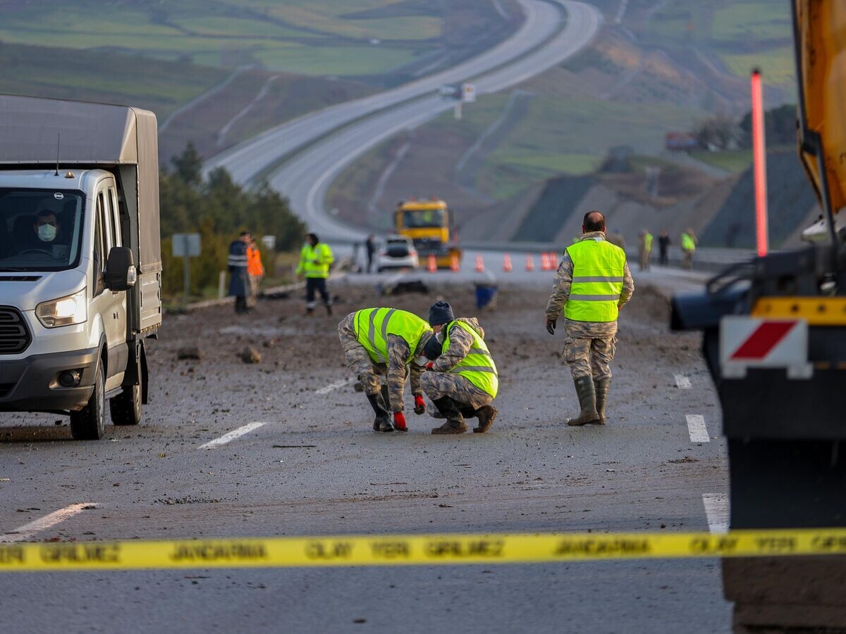    Спецслужбы на месте крешения истребителя F-16 в провинции Балыкесир | © Getty Images / Anadolu/Mustafa Yilmaz