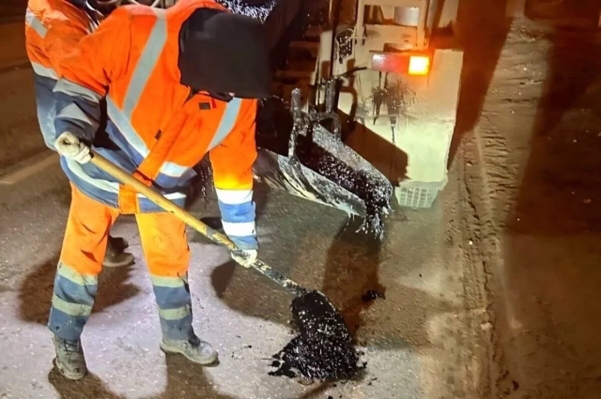    В Астрахани после зимы усилили ямочный ремонт дорог