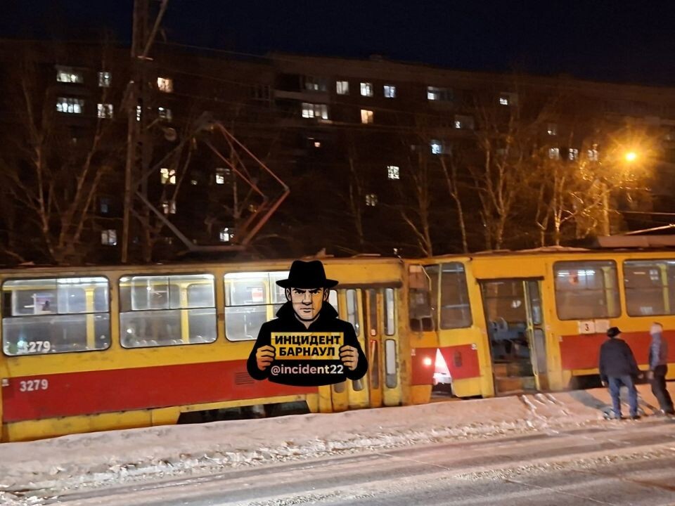    ДТП с трамваями на ул. Малахова. Источник: t.me/incident22