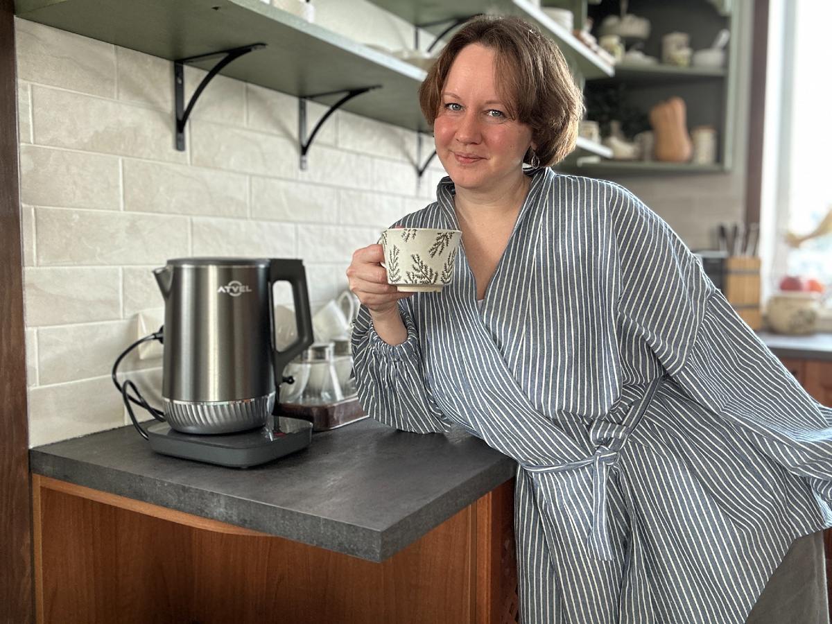 Только себе кружечки купила для утреннего кофе... )) Буду пить чай.