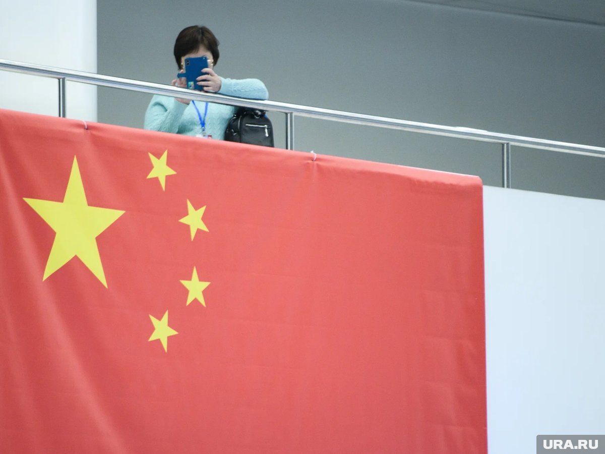    Из Китая в Россию привозят как подержанные, так и новые иномарки