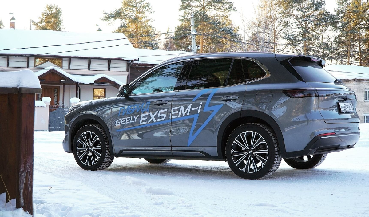 Габариты Geely EX5 EM-i (Д/Ш/В) – 4615 мм /1901 мм /1670 мм