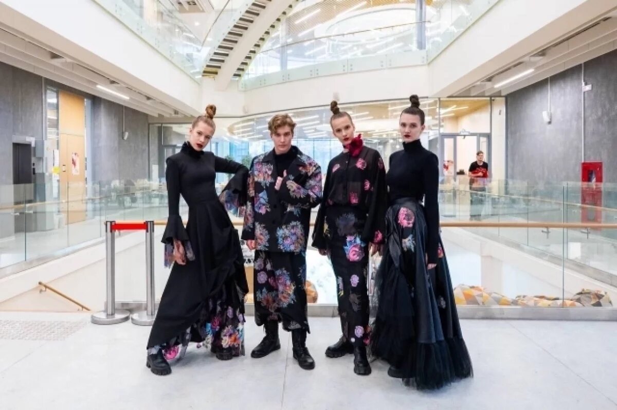    Техника Кемеровской росписи ожила в повседневной одежде для подростков