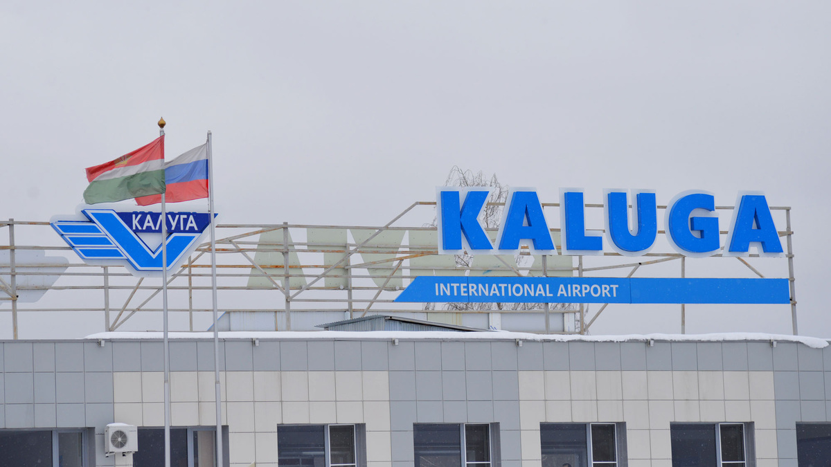    Калуга, международный аэропорт. Boeing 737-800 авиакомпании "Россия" 7