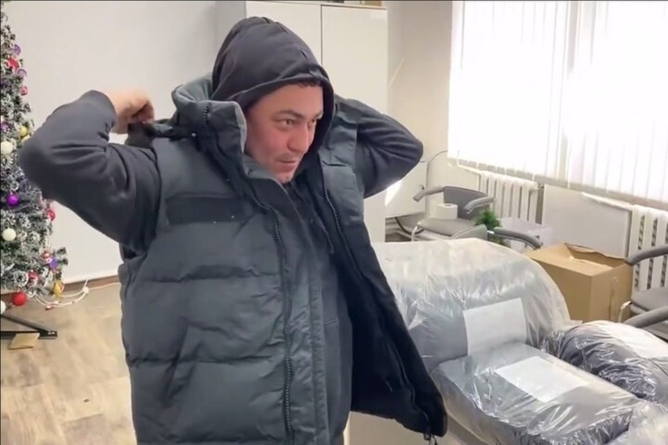    Коммунальщикам выдают бронежилеты, внешне не отличимые от гражданской одежды. Фото: Народный фронт Херсонской области