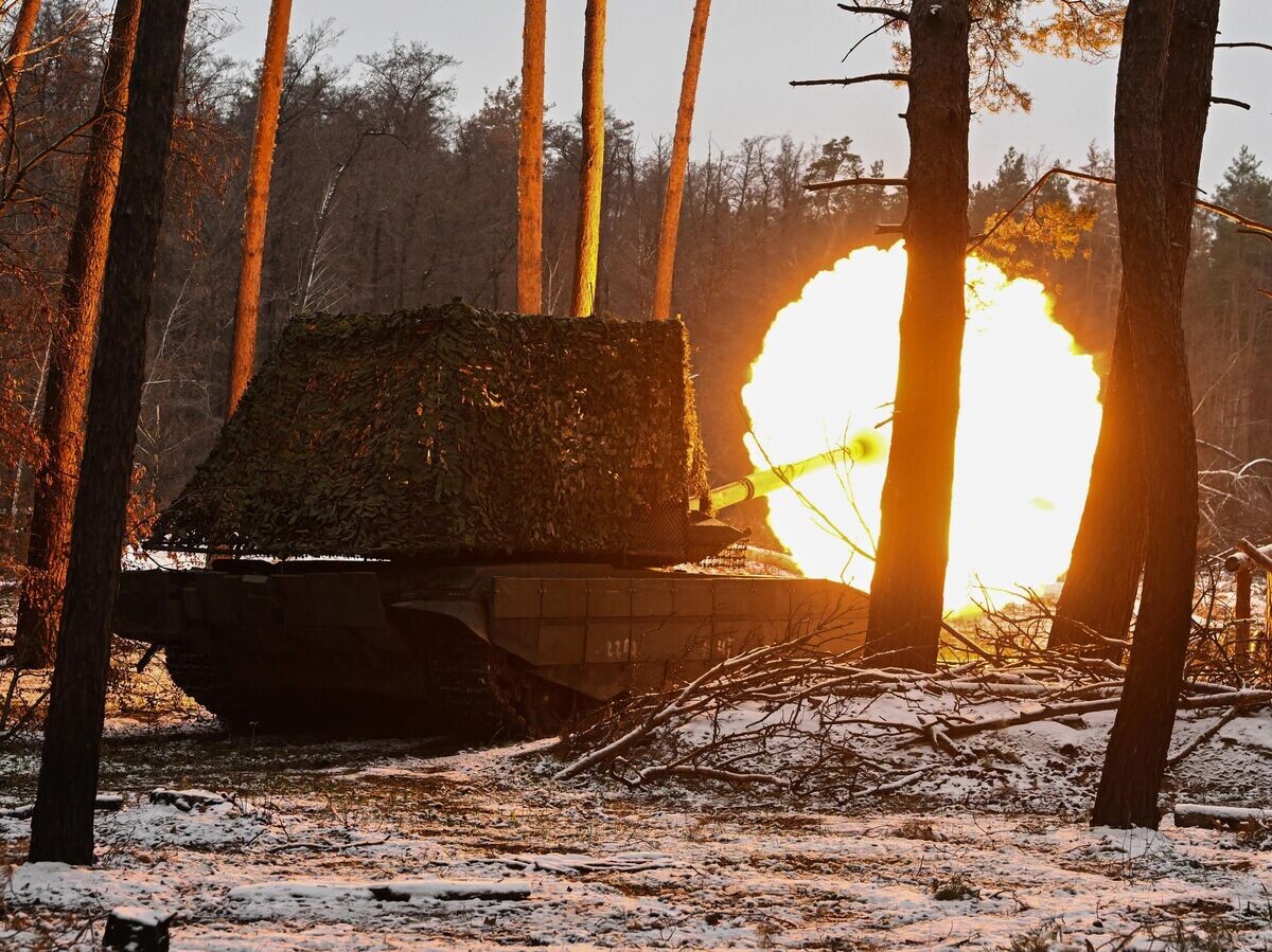    Боевая работа экипажа танка Т-90М "Прорыв" группировки "Запад" на Краснолиманском направлении СВО© РИА Новости . Станислав Красильников