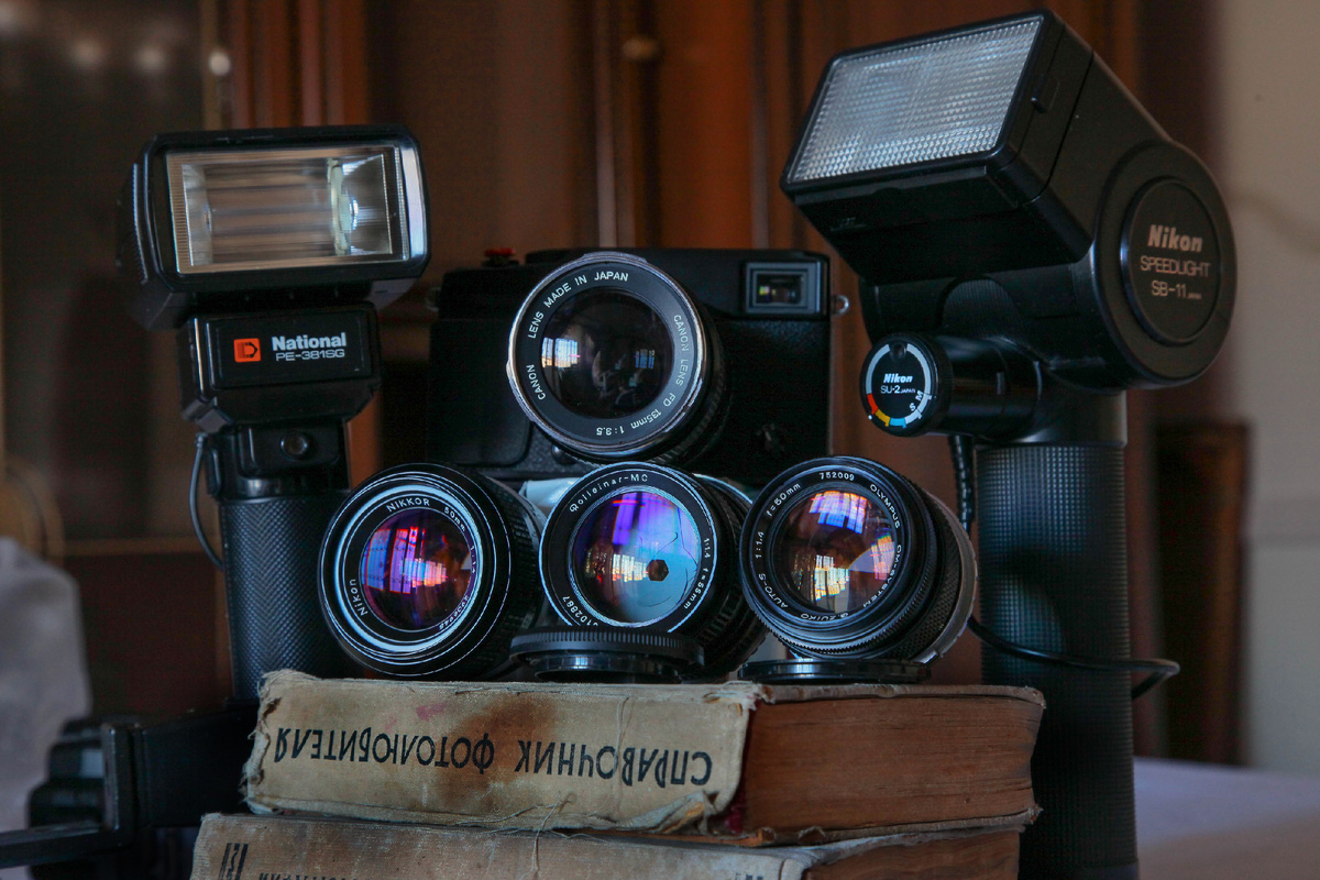 Фото автора. Мои объективы, а книгу видите???